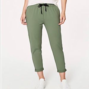 Hardly Worn LULULEMON leggings !!